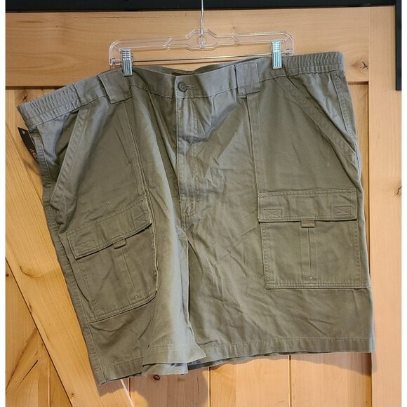 New! St. John's Bay Men Shorts 54 Green Gray Cargo Twill Hiking Button 9" Inseam - Picture 1 of 13